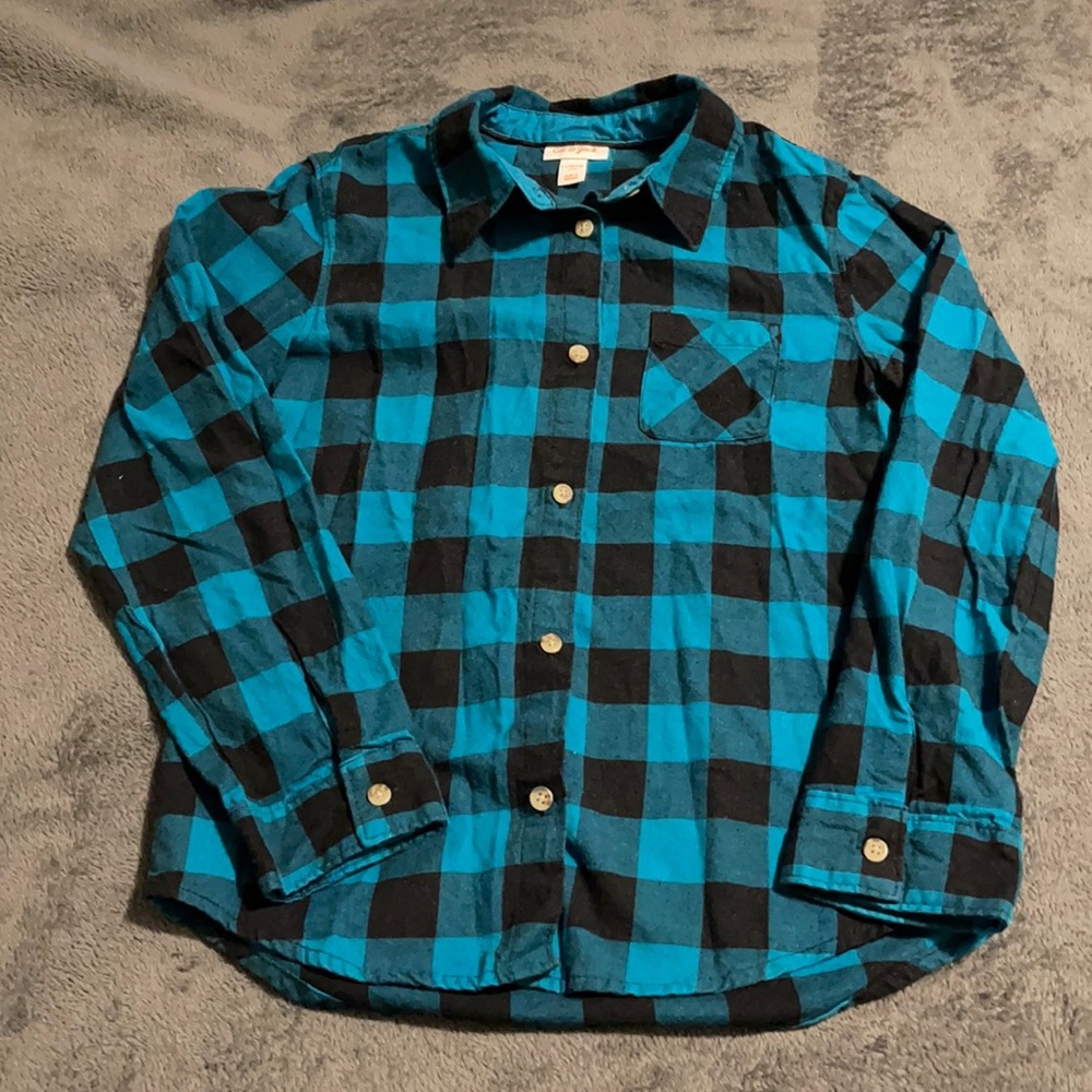 Girls Buffalo plaid flannel shirt.